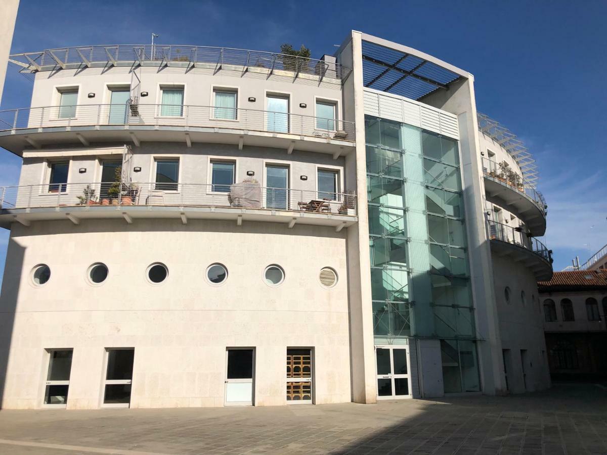 Modern Sunny In Residental Area Apartment Venedig